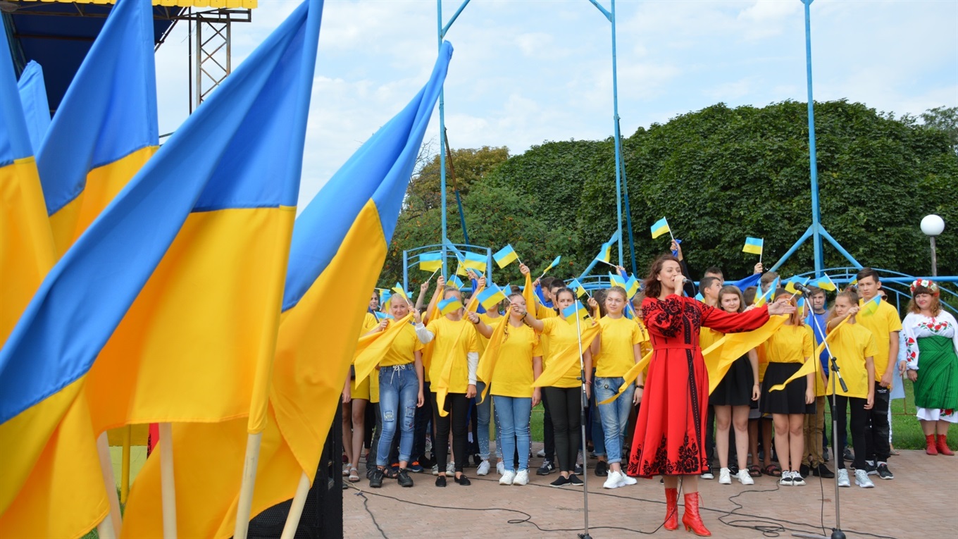 Що жителі Сватівщини постили у Facebook у День Державного Прапора України
