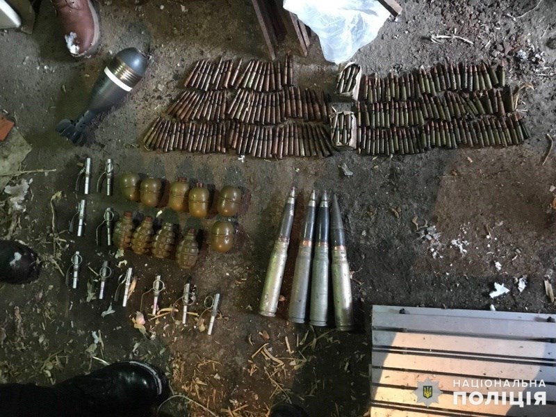Від набоїв до гранатометів: на Донеччині поліцейські вилучають зброю 