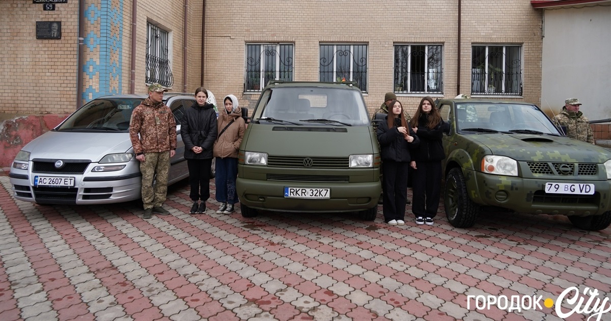 Шлях до свободи. Городоччани передали ще три автівки на фронт