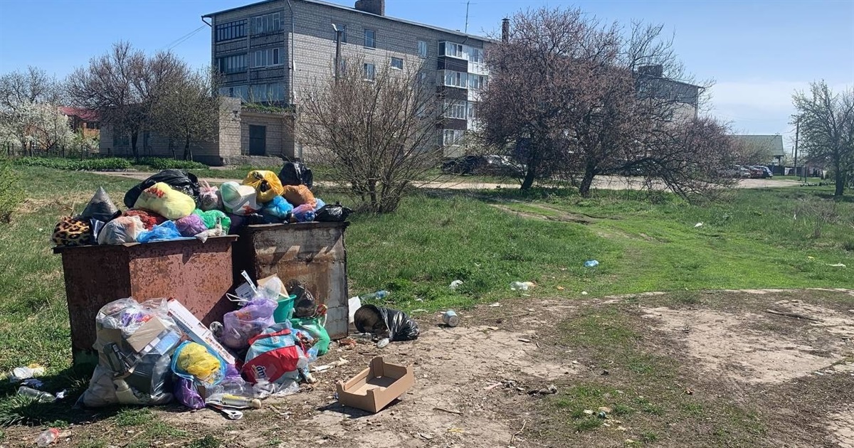 Жителі села Циблі на Переяславщині у сміттєвому колапсі винуватять керівництво госпіталю: чому?
