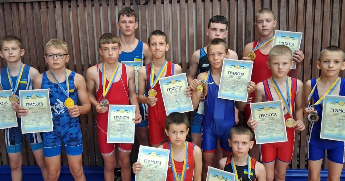 Юні борці зі Звягеля підкорили чемпіонат області