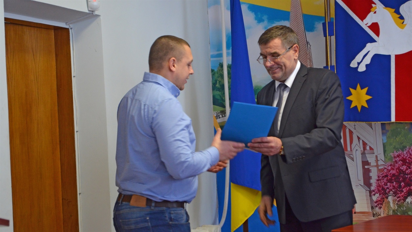 Три лікарні, заклади культури і районний терцентр прийняли у власність громади: позачергова сесія 