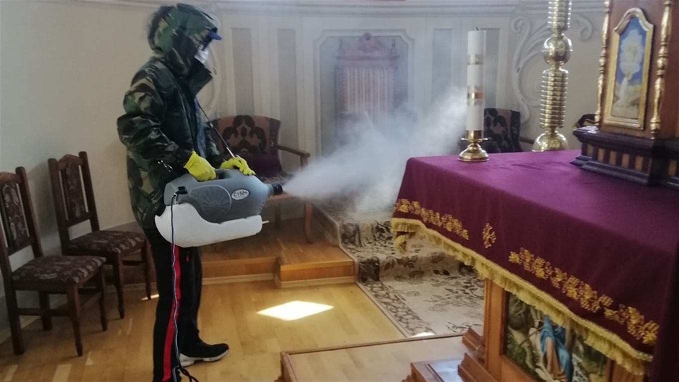 У селах Калуської ОТГ дезінфікують церкви, адмінбудівлі та амбулаторії