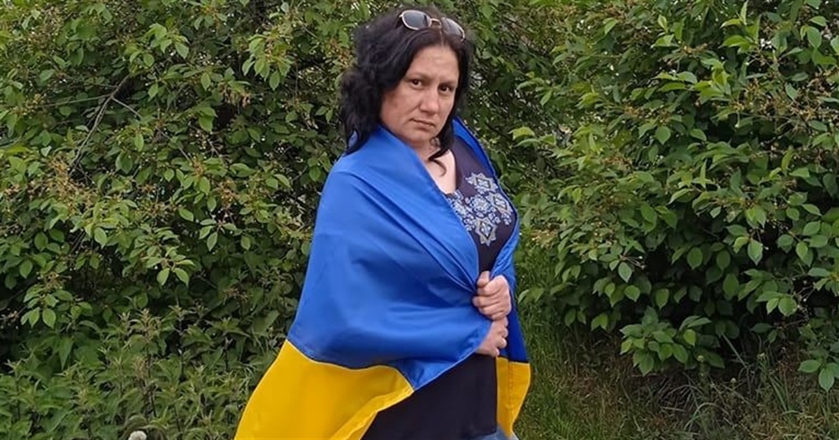 Ми дивом вижили під авіабомбами, а чоловік власноруч поховав матір. Історія журналістки з Маріуполя