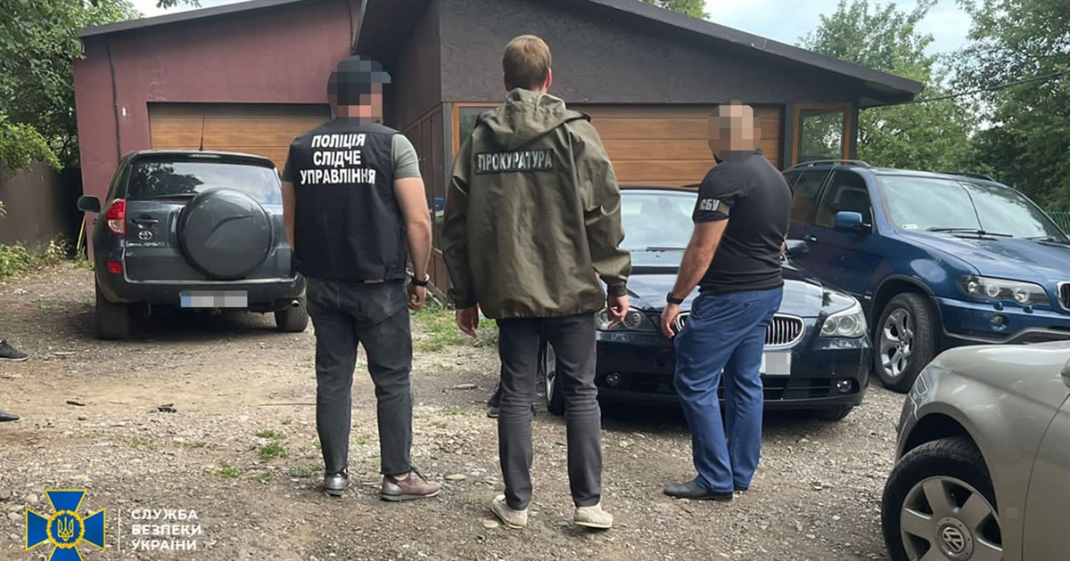 СБУ викрила на Буковині злочинну схему: продавали автомобілі, завезені як гуманітарна допомога