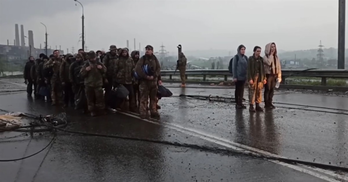 Чотири роки тому українські військові вийшли з “Азовсталі”. Тоді закінчилась оборона Маріуполя