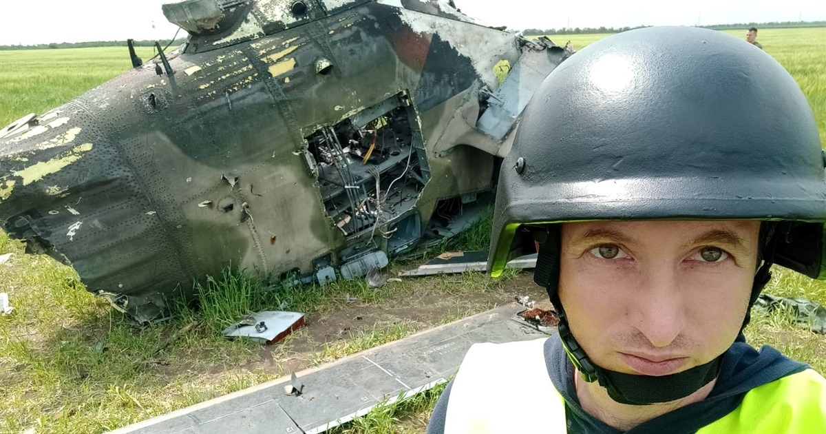 Під час обстрілу маневрували між воронками. Суворий український схід очими фіксера Артема Перфілова