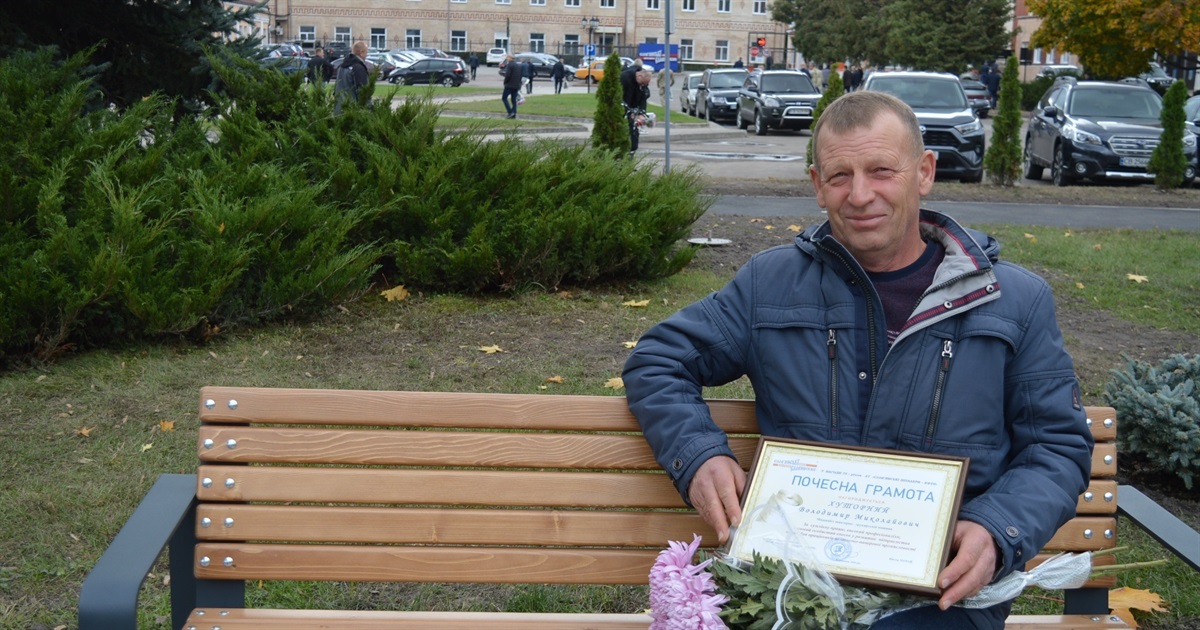 Корюківській фабриці шпалер — 75 років. Скромні урочистості та багато нагороджених працівників