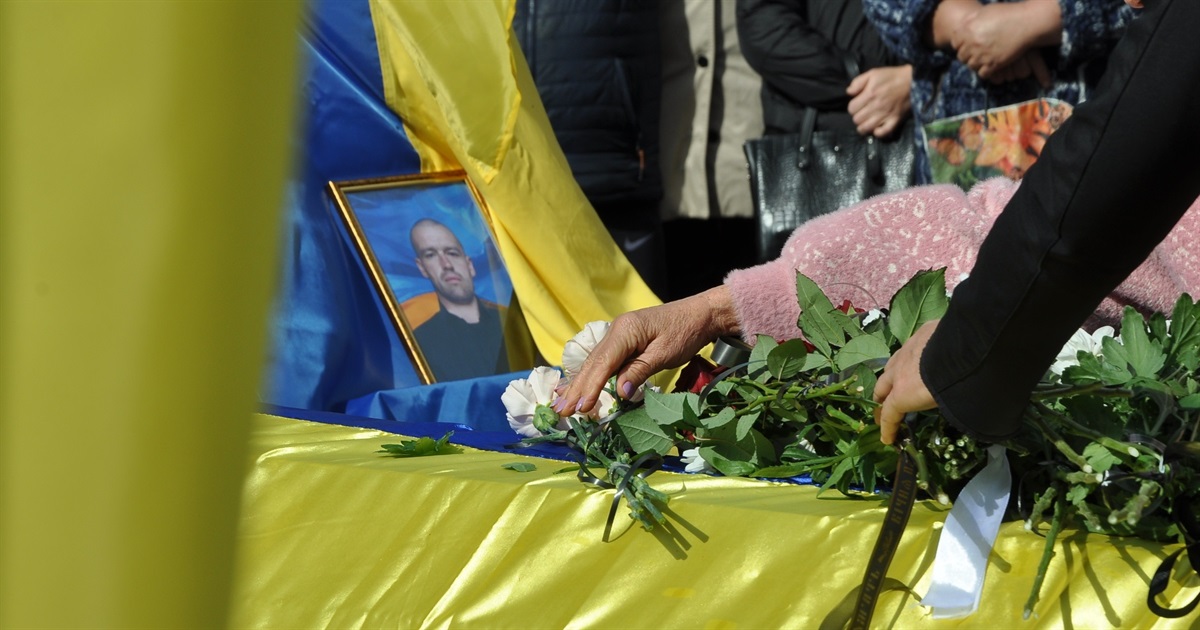 Рядовому Кириленко навіки 40: у Сарнах попрощалися з воїном