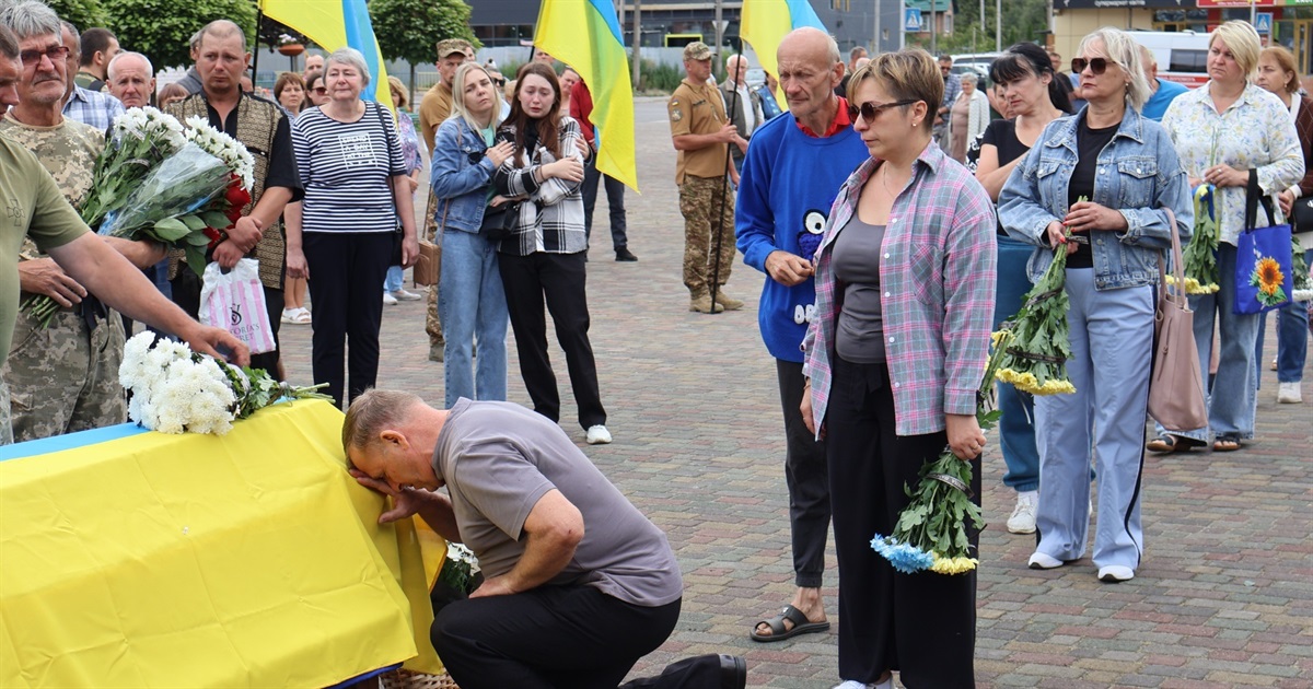 У Сарнах попрощалися із головним сержантом Григорієм Мальцевим