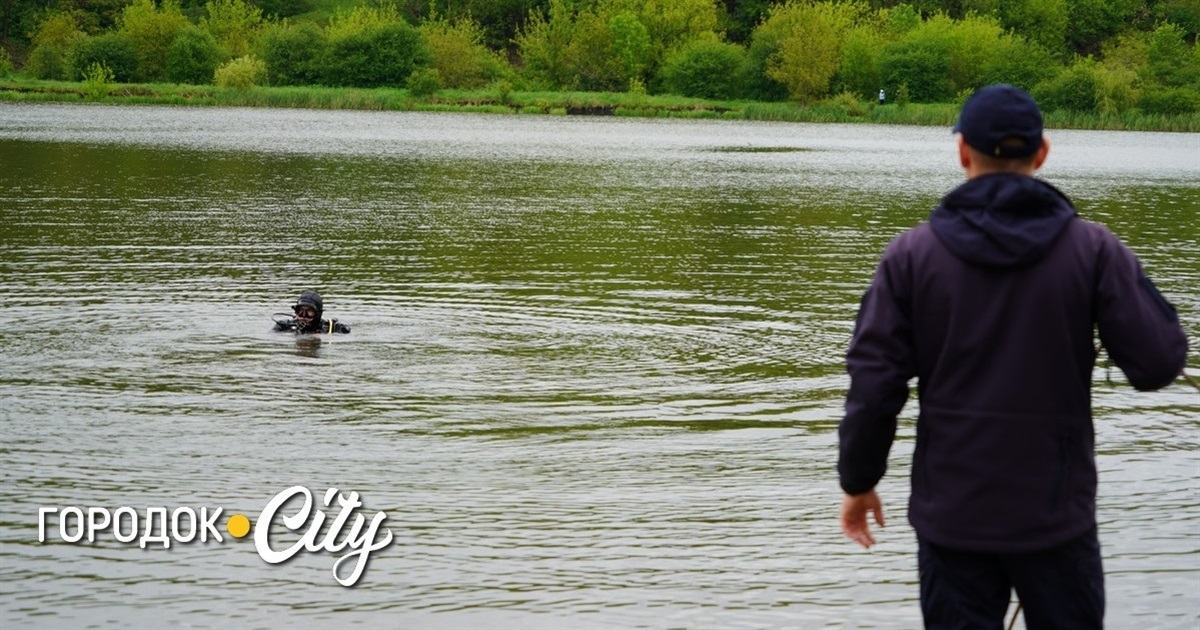 У Городку водолази обстежили дно міського пляжу: чи готовий він до купального сезону