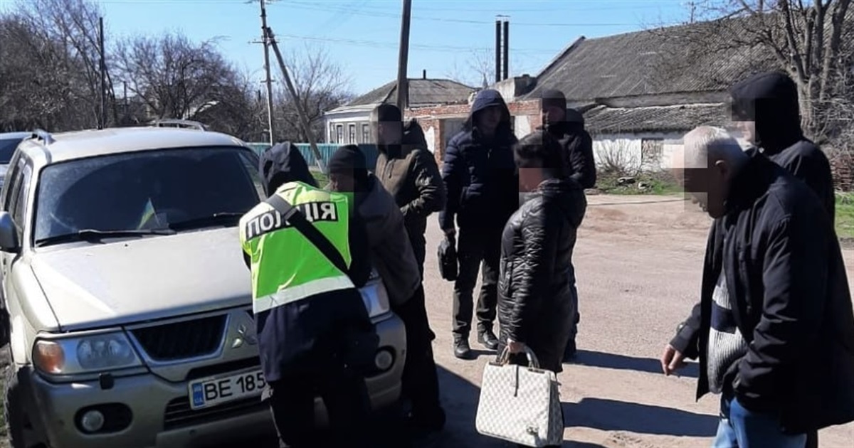 На Вознесенщині затримали 34-річного чоловіка, який незаконно продавав зброю