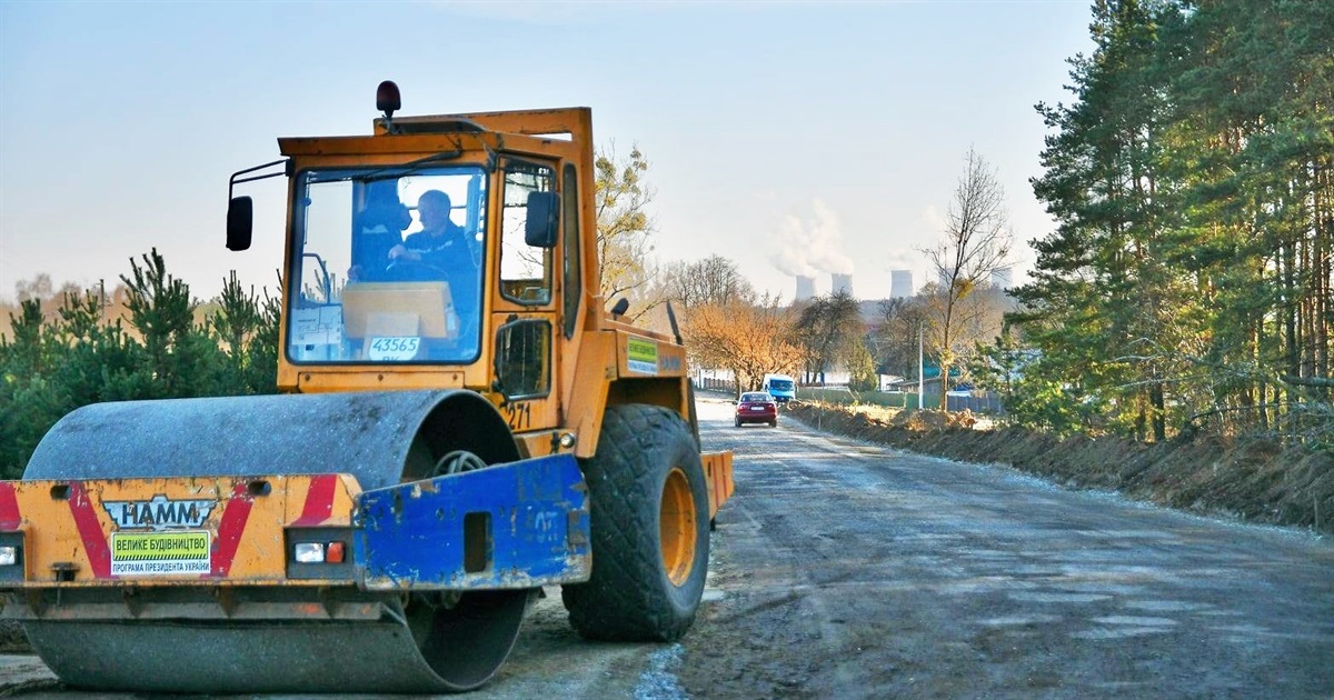 Дорогу до Білого озера продовжують ремонтувати