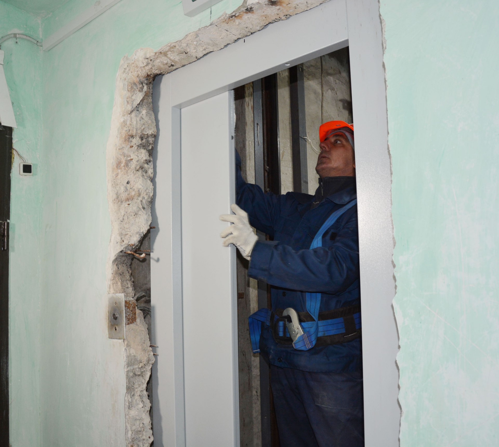 У багатоповерхівках Покровська встановлять 20 нових ліфтів