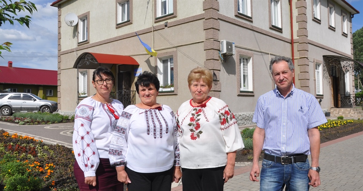 У балансі між цифрами і квітами проходять робочі будні бухгалтерів ПАП «Обрій», що на Чортківщині