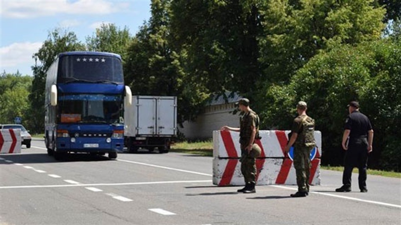 На работу должны пускать. Военные объяснили, кому все-таки можно въезжать на Донбасс