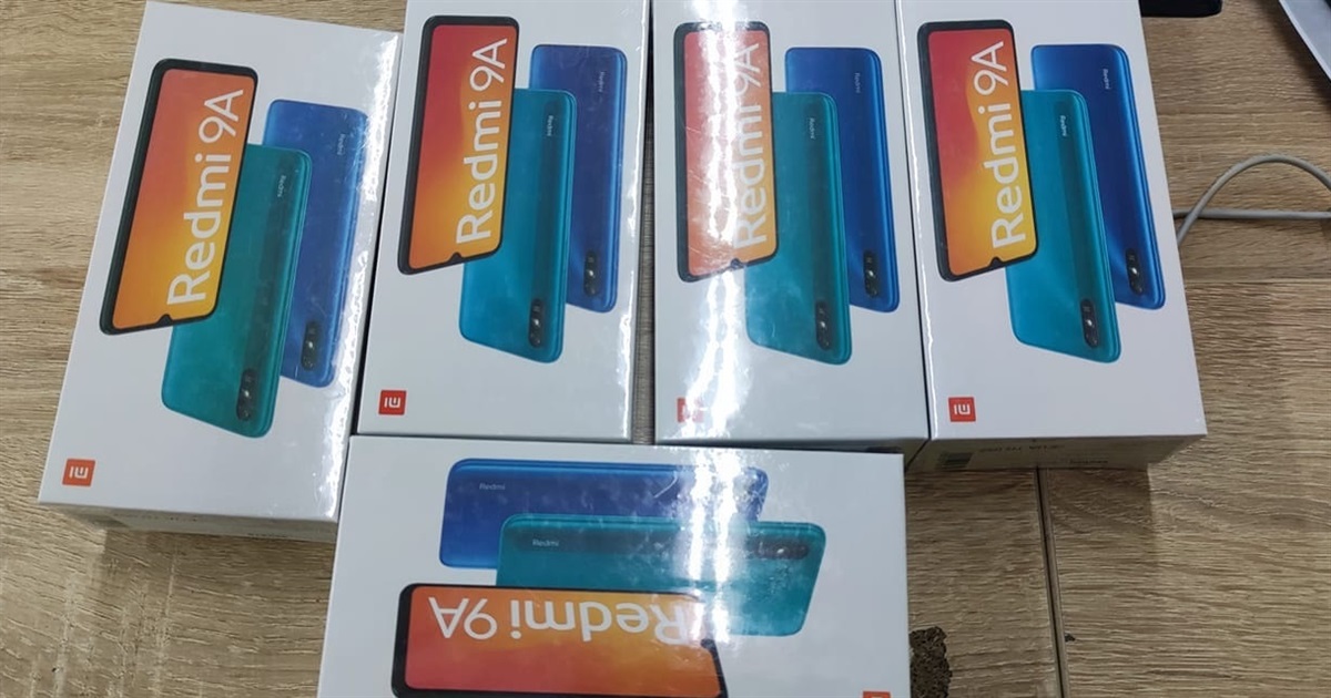 Віктор Шеремета подарував переяславським захисникам нові смартфони