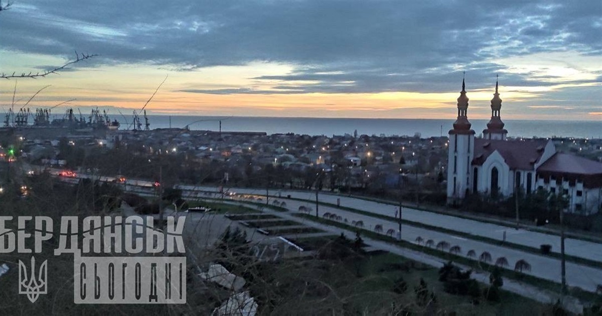 Після ранкового вибуху у Бердянську окупанти перекрили проспект
