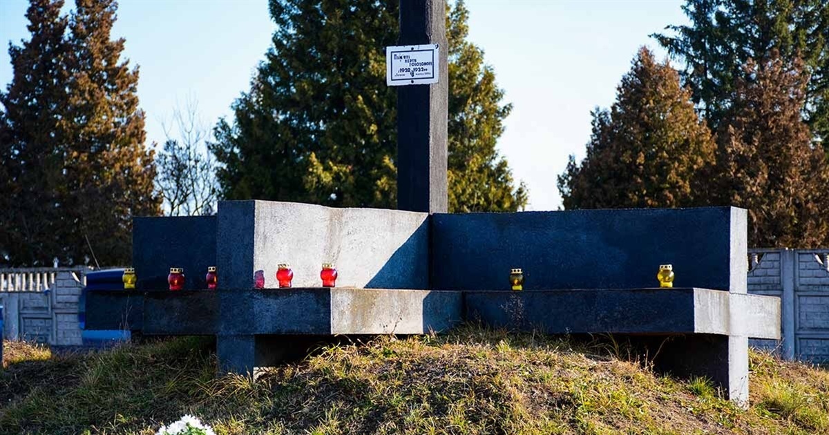 Мітинг-реквієм та заупокійна літія: у Кагарлику вшанували пам'ять жертв голодоморів в Україні