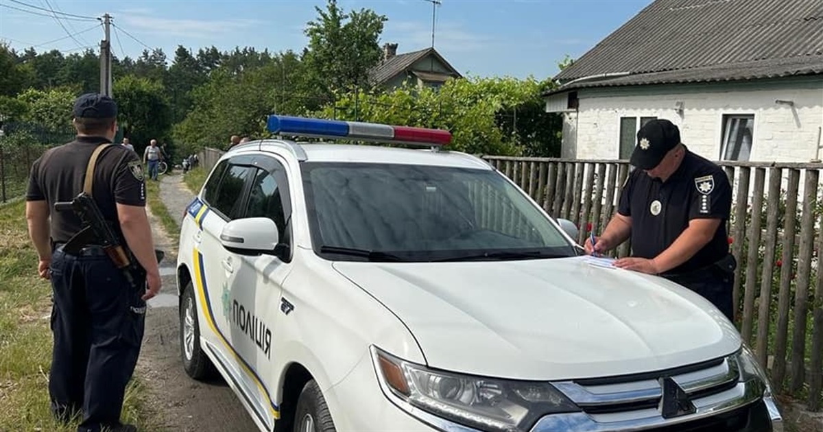 Поліція документує наслідки нічного ворожого обстрілу у Звягелі: фото