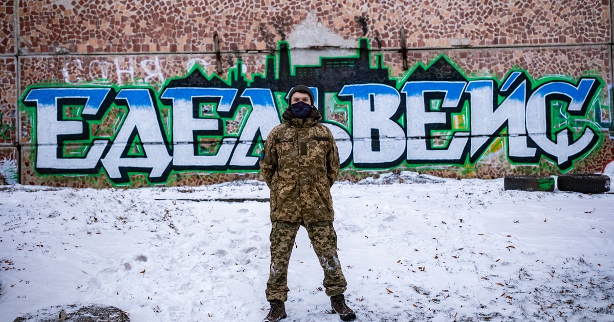 Військовий Назар Назарук намалював унікальні графіті до Дня Соборності. У Слов’янську і Коломиї