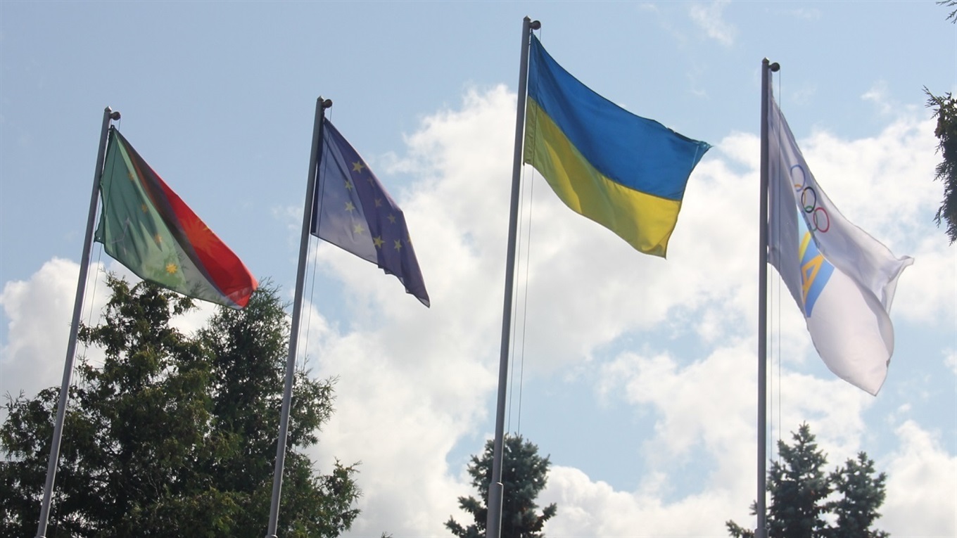 У Калинівці підняли прапора на підтримку олімпійців: хто підіймав