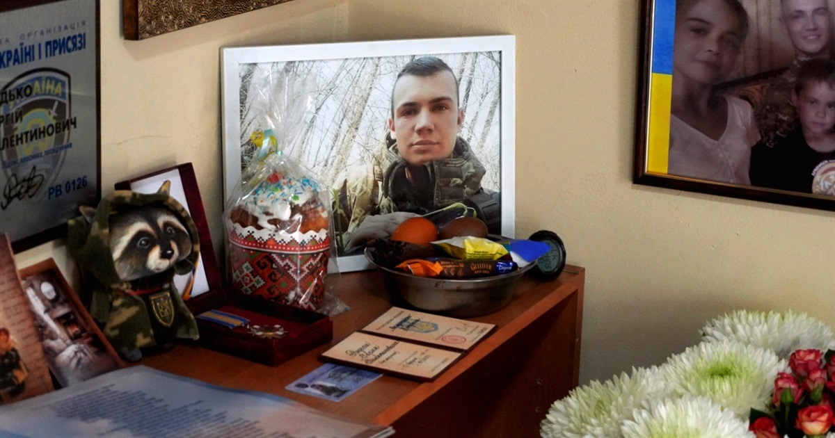 Одна кімната — ціле життя: рідні загиблого снайпера із Сарн відкрили музей на його честь