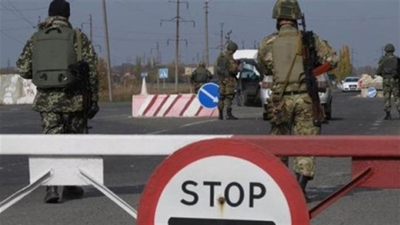 Из-за коронавируса военные ограничивают въезд и выезд в зону ООС. Объясняем, кого все-таки пропустят