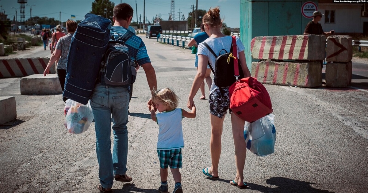 Виїхати з окупації на сході можливо. Як евакуюватися допомагають волонтери “Плурітона”
