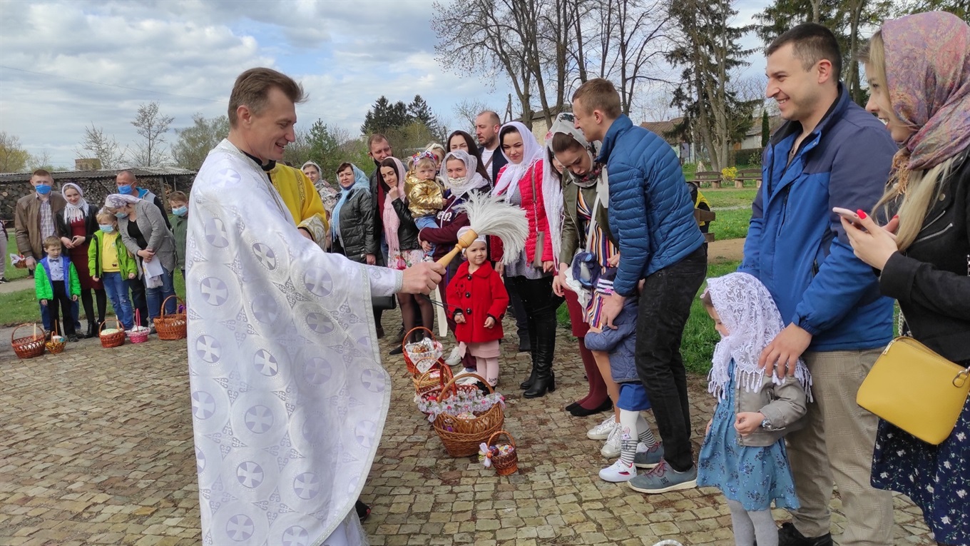 Як освячували великодні кошики старокостянтинівці (фото)