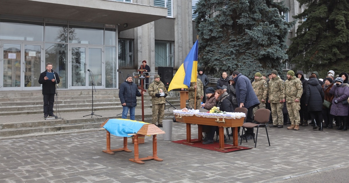 Сміла провела в останню путь воїна та захисника Вадима Битяка