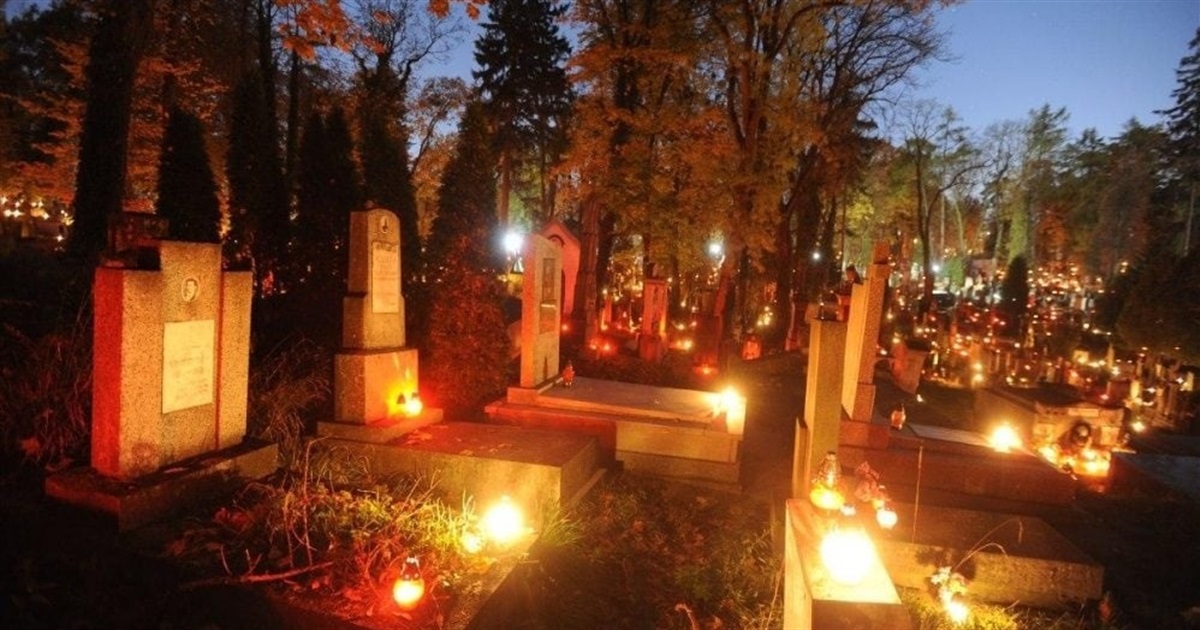 Рятувальники закликають звягелян бути обережними під час відвідування кладовищ: правила поведінки