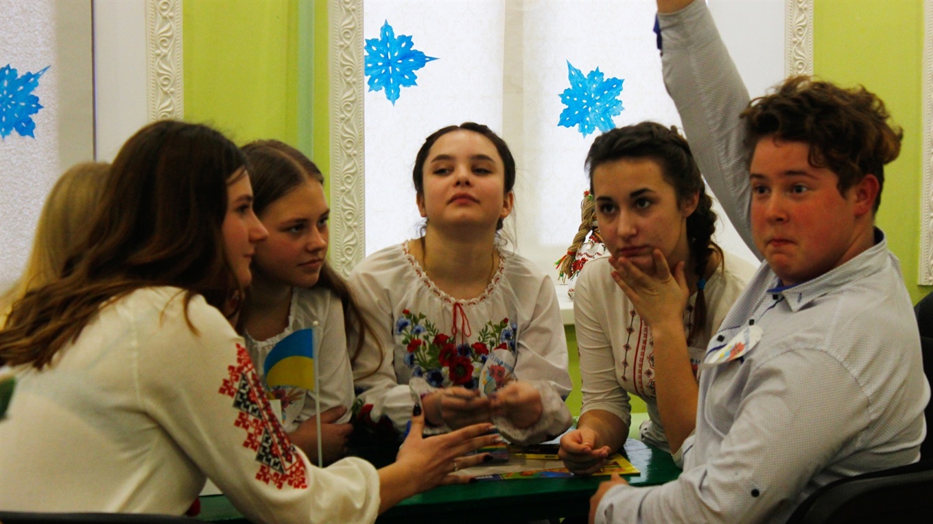 «Я люблю Україну»: в Попаснянському будинку творчості відбулася вікторина до ювілею Дня Соборності