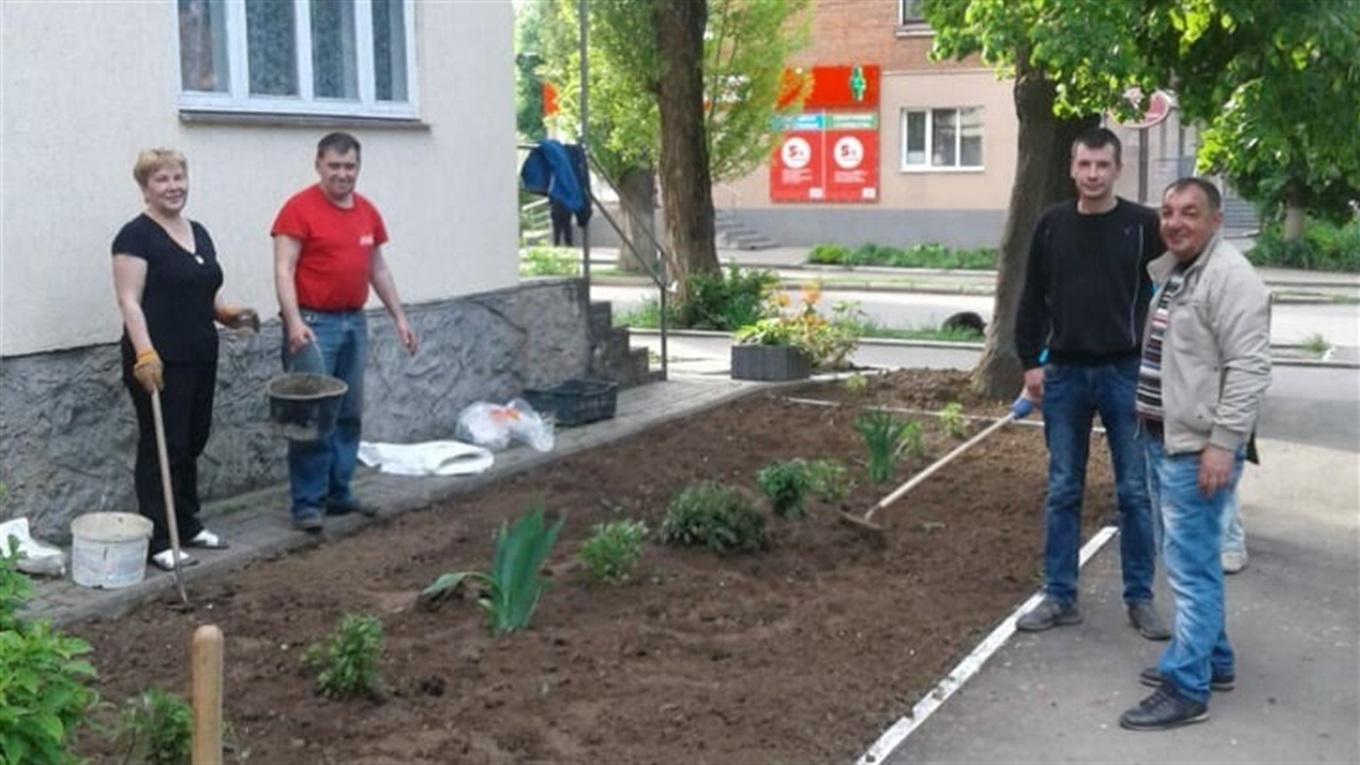 У Жмеринці жителі вулиці Франко зібралися на толоку