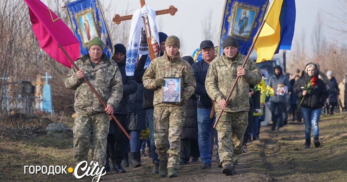 На Городоччині у селі Пільний Олексинець попрощалися з воїном Павлом Білим