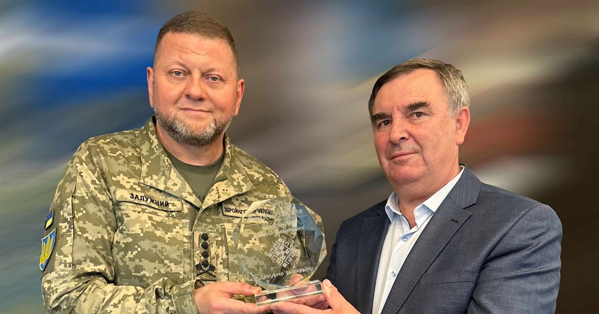 Валерію Залужному передали найпочесніші відзнаки громади — орден "Звягель" та "Гордість Звягеля"
