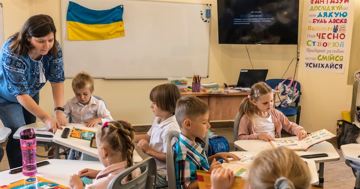 Уряд України запроваджує зміни в навчальному процесі для дітей, що тимчасово перебувають за кордоном