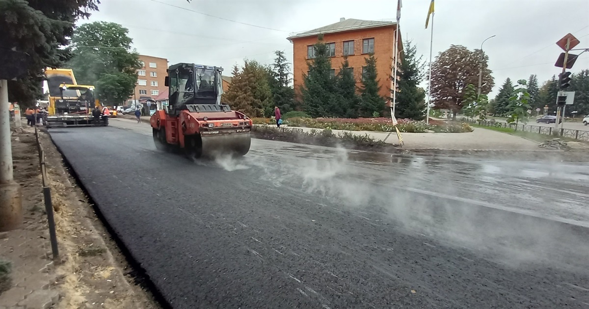У Білопіллі ремонтують дорогу по вулиці Соборній
