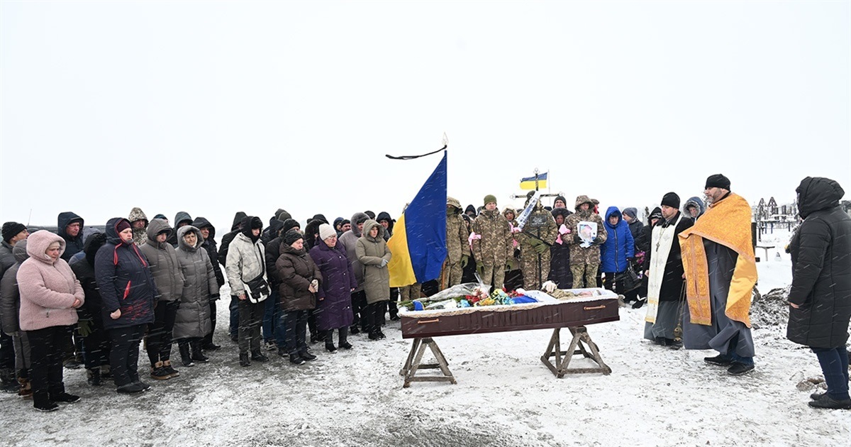 Пішов у вічність як справжній Лицар Світла - у Мирівці попрощалися із воїном Олександром Пендюром