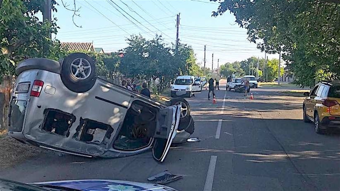 Вверх тормашками: советские Жигули поставили на крышу немецкий автопром