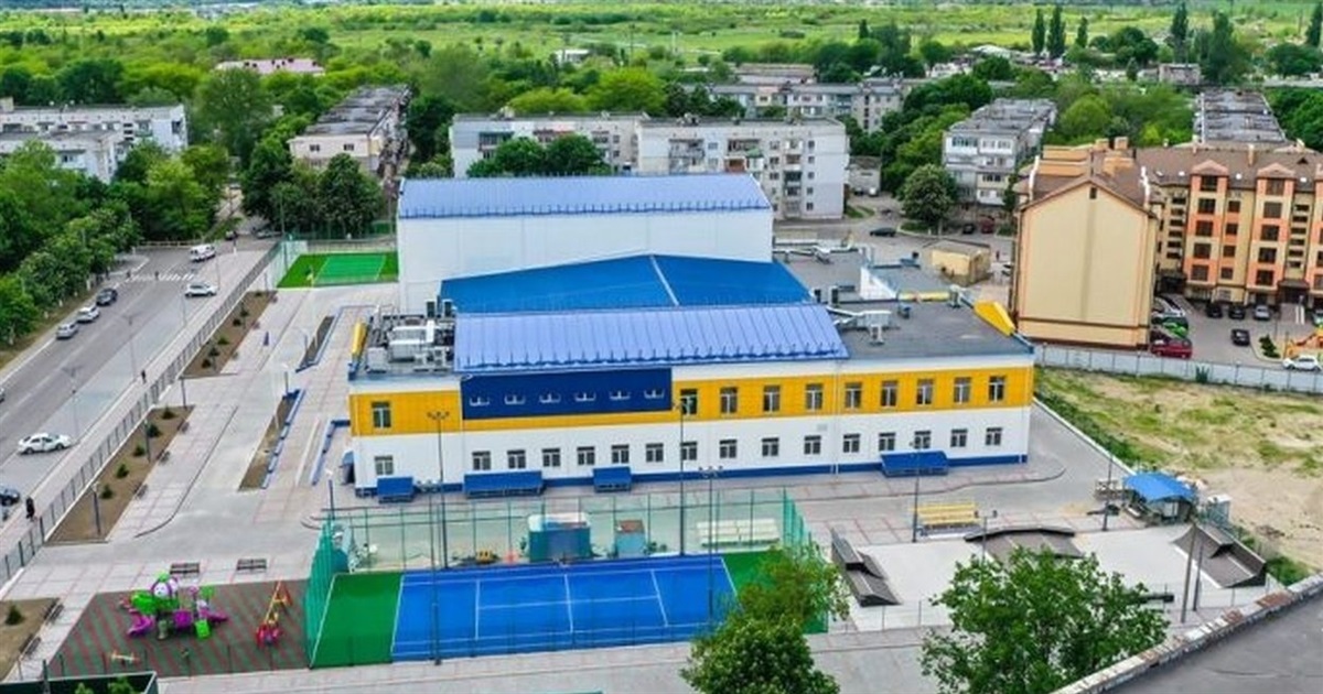 На даху Палацу спорту побудують сонячну електростанцію