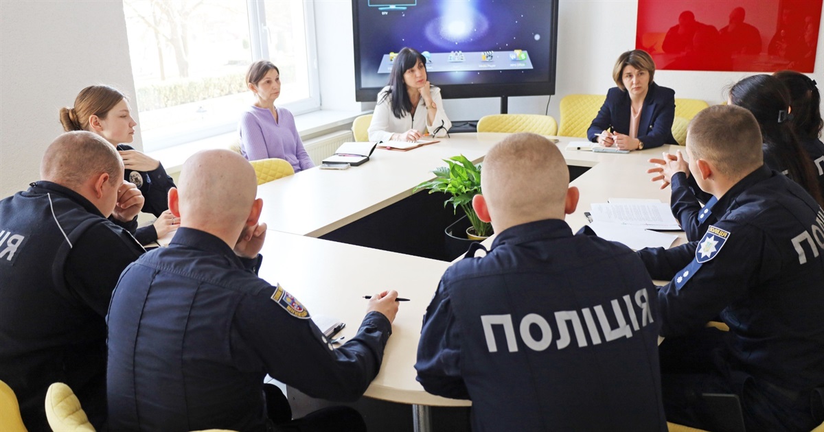 Учні приносять до ліцеїв небезпечні предмети: офіцери освітньої безпеки піднімають питання безпеки