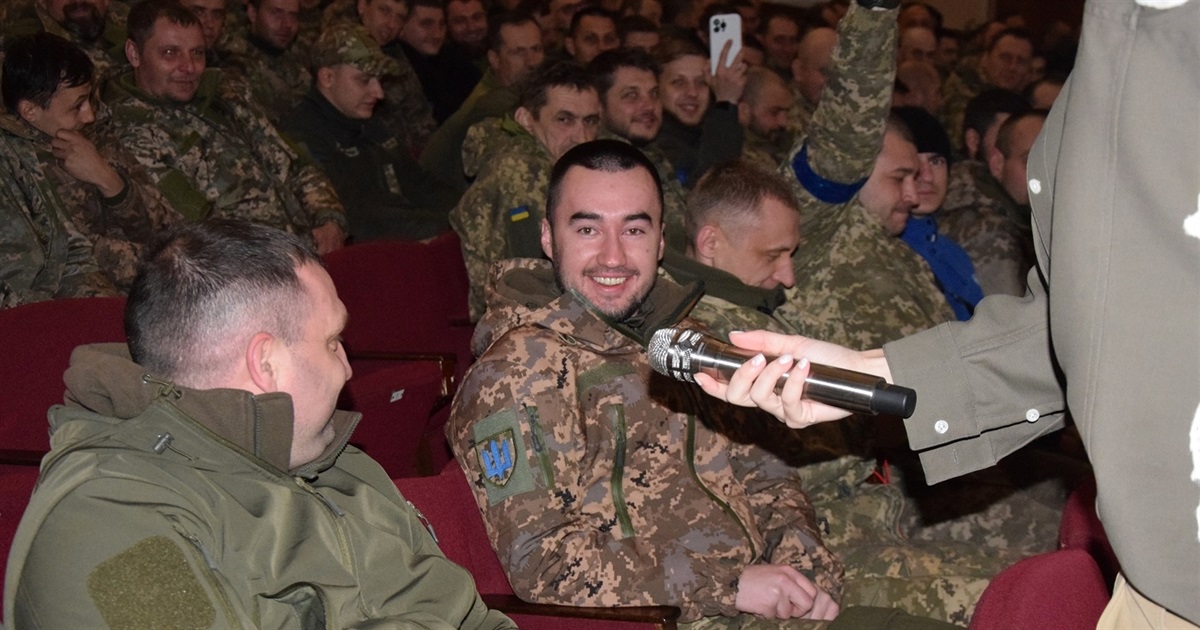 "Нас називають зірками… Але справжні зірки ви, наші захисники!": концерт для українських воїнів