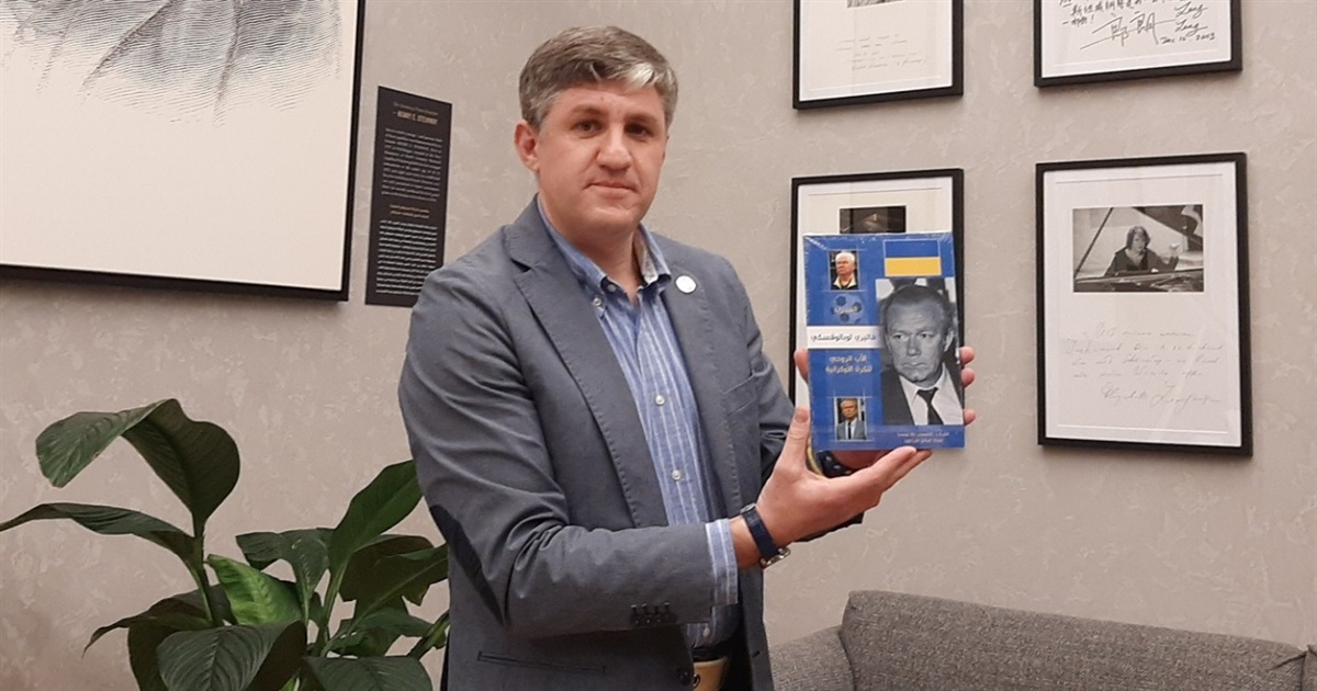 Побачила світ перша книжка про Валерія Лобановського арабською мовою