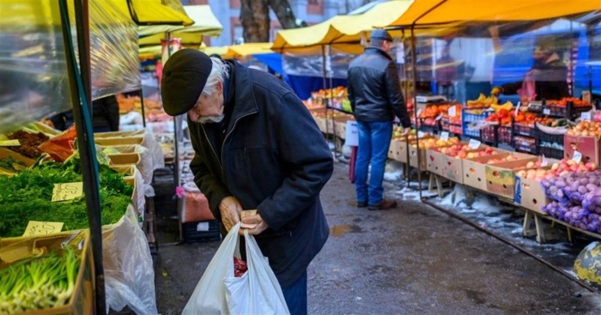 Ціни на ринку "Урожай": скільки коштують продукти у Звягелі