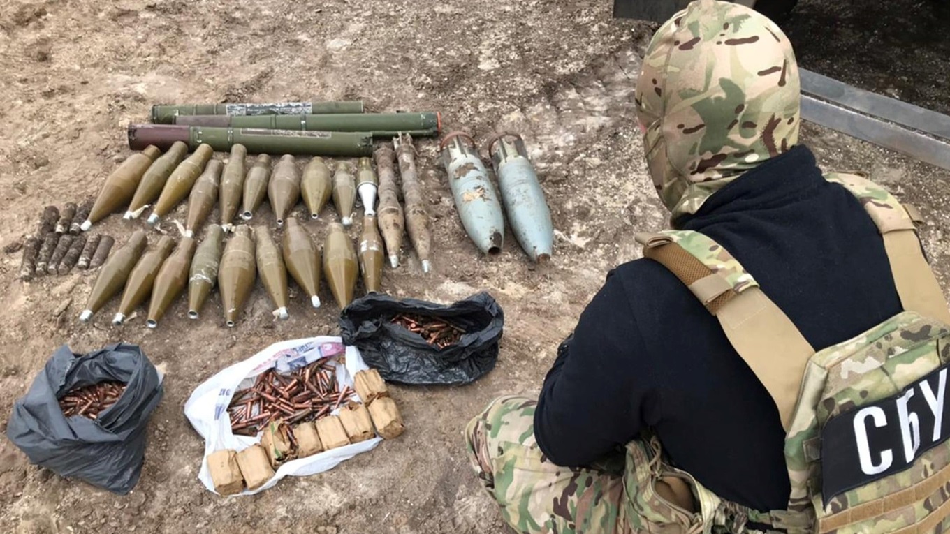 Артилерійські і танкові снаряди: на Попаснянщині виявили черговий схрон боєприпасів