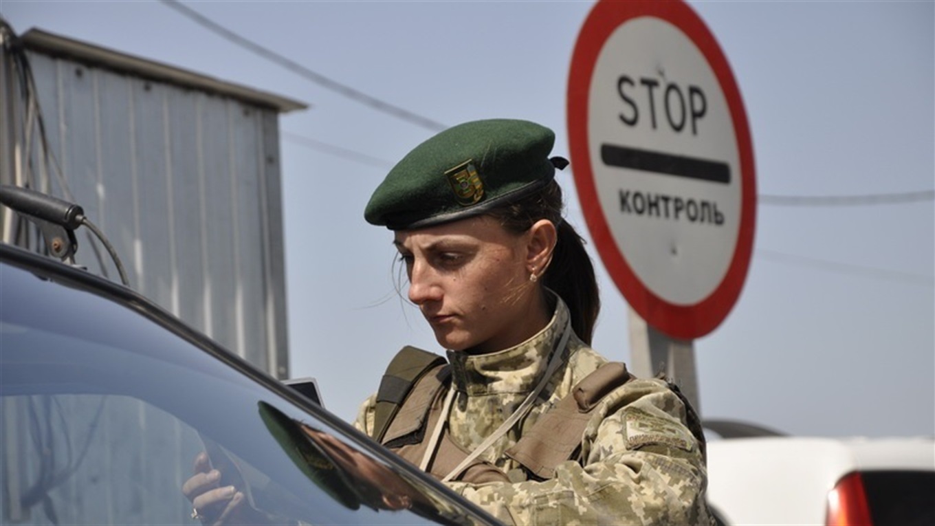 Кухонне приладдя вартістю понад 10 тисяч гривень намагались нелегально провезти через КПВВ«Мар’їнка»