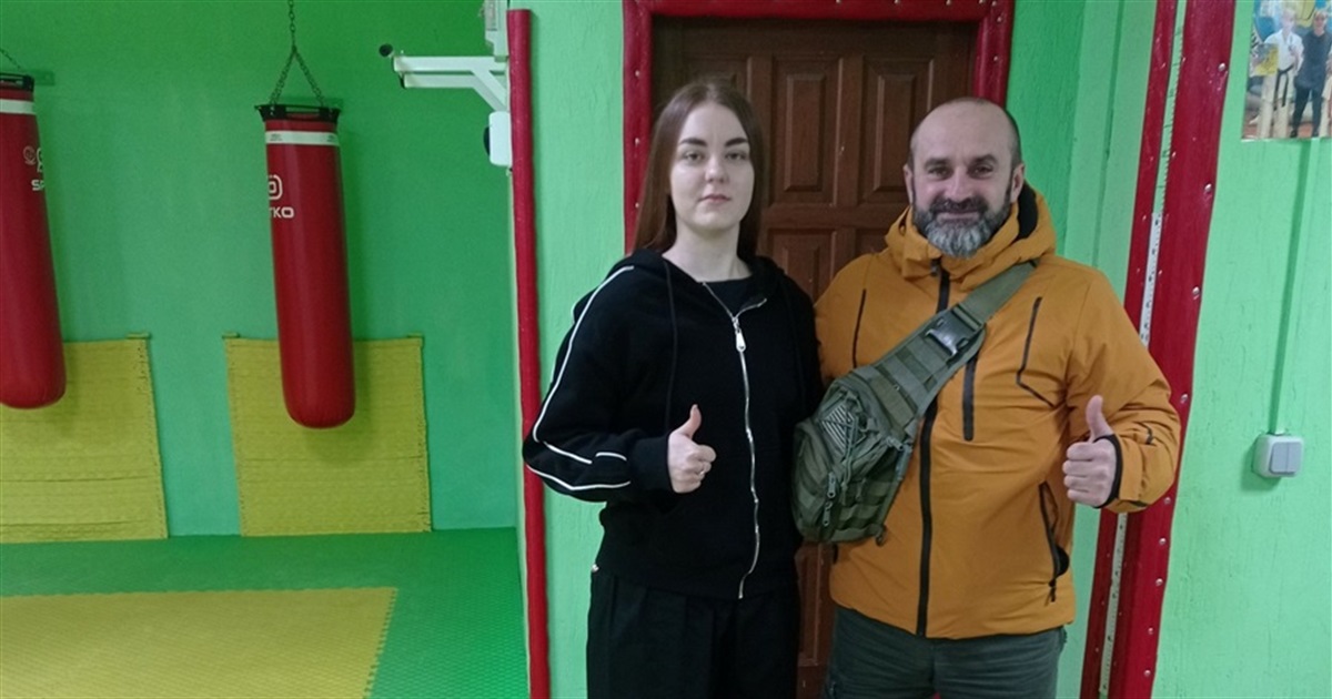Юні спортсмени клубу "Акула" передали захисникам святкові гостинці
