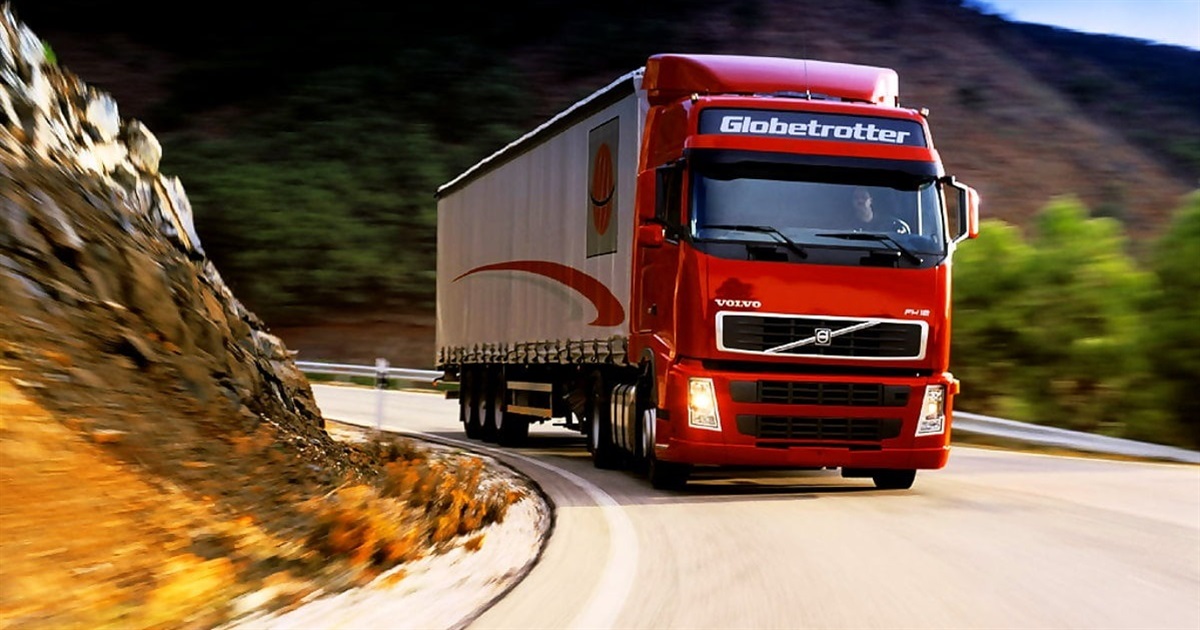 До уваги власників та водіїв вантажівок: в Україні оновили ПДР