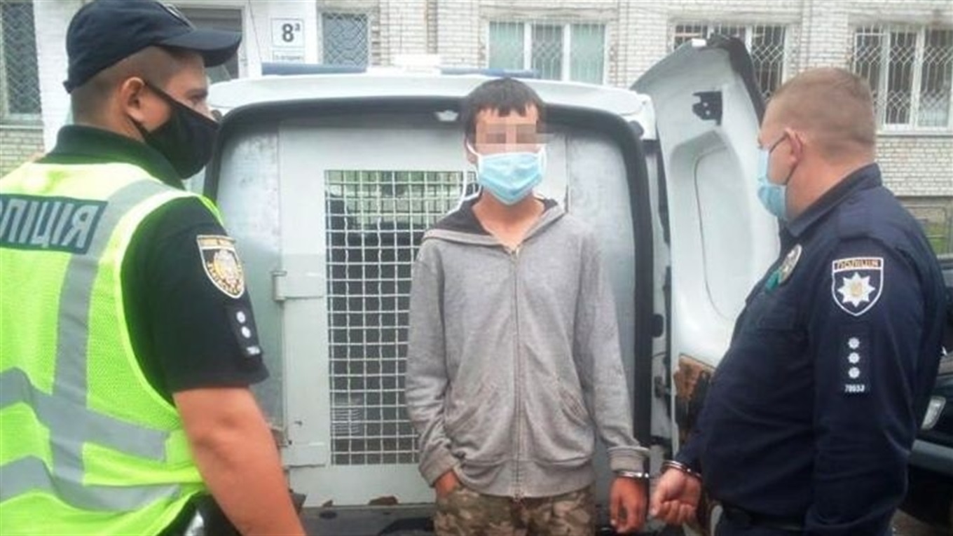 23-річний червоноградець намагався вкрасти товар із магазину, його затримали. Може сісти на 6 років